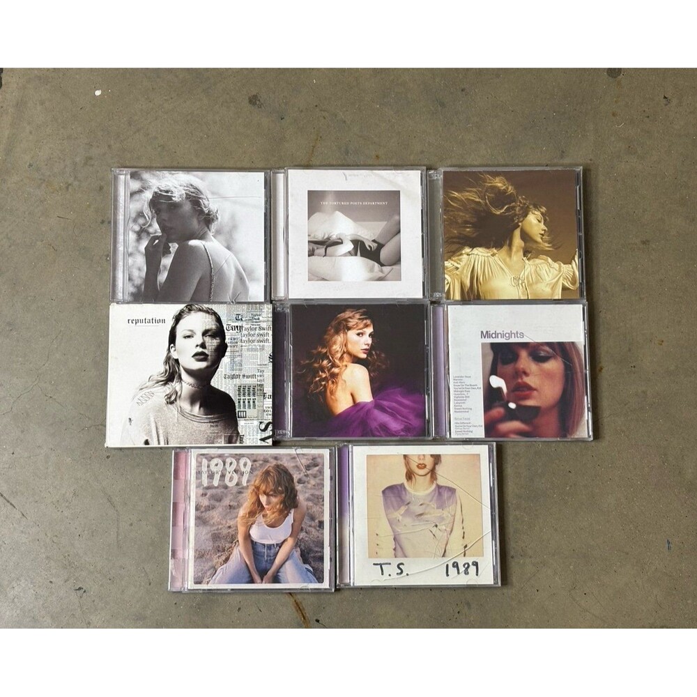 Lot of 8 Taylor Swift CD Albums